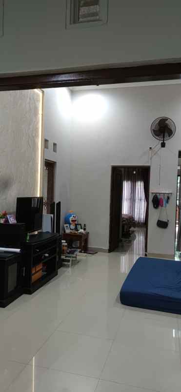 dijual rumah murah modern semi furnished hook 2 muka