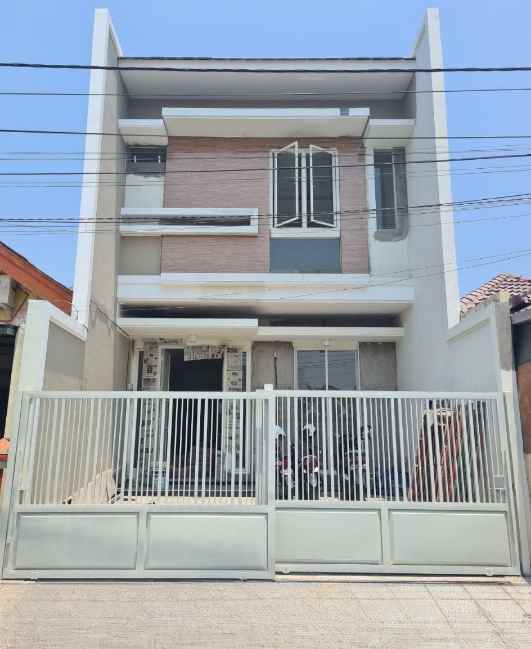 dijual rumah nirwana eksekutif