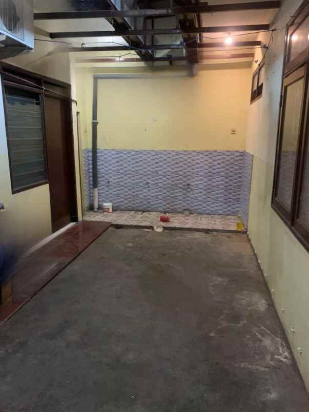 dijual rumah nirwana eksekutif