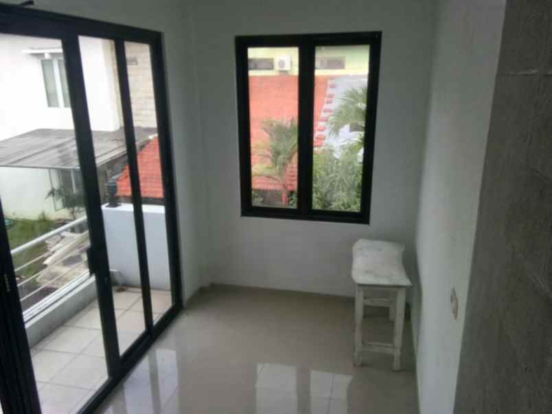 dijual rumah pakuwon city