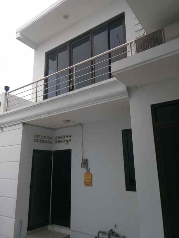 dijual rumah pakuwon city