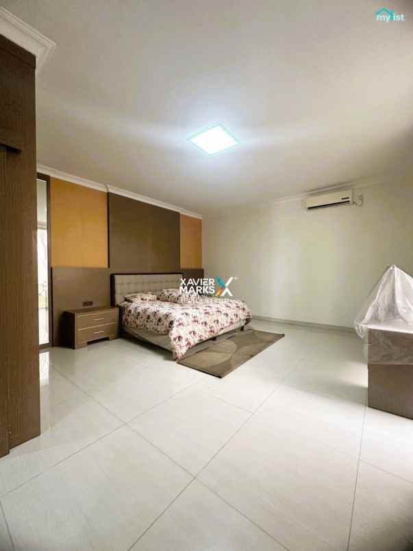 dijual rumah pakuwon city