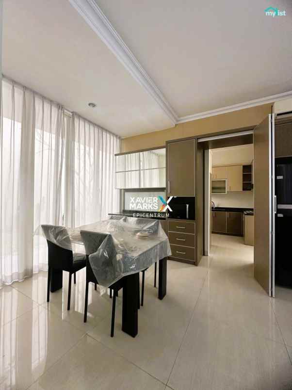 dijual rumah pakuwon city