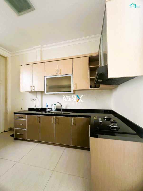 dijual rumah pakuwon city