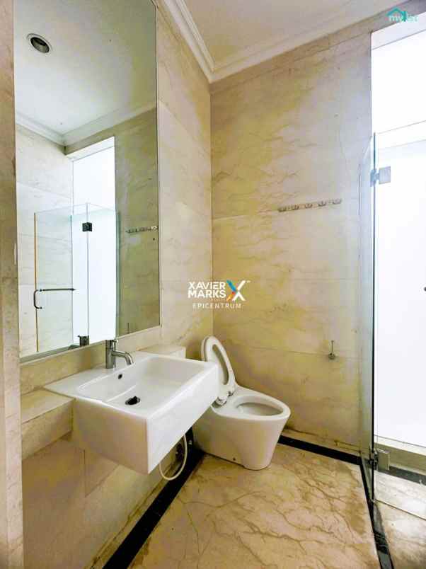 dijual rumah pakuwon city