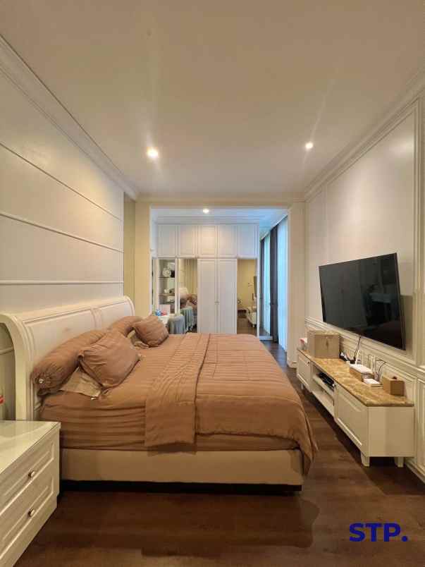 dijual rumah pakuwon city