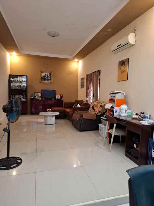 dijual rumah pakuwon city
