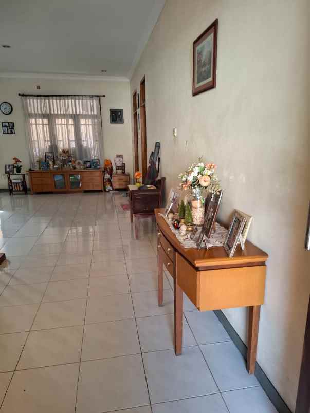 dijual rumah pakuwon city