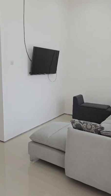 dijual rumah pakuwon city