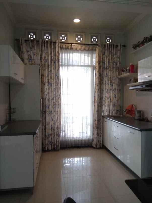 dijual rumah palm spring regency