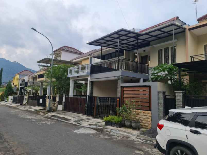 dijual rumah panorama pesanggaran