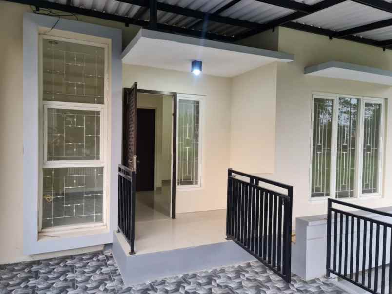 dijual rumah panorama pesanggaran