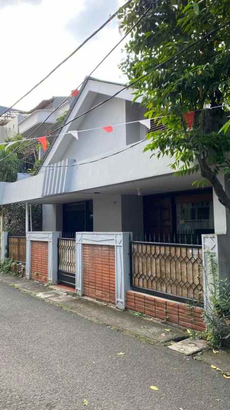 dijual rumah patal senayan