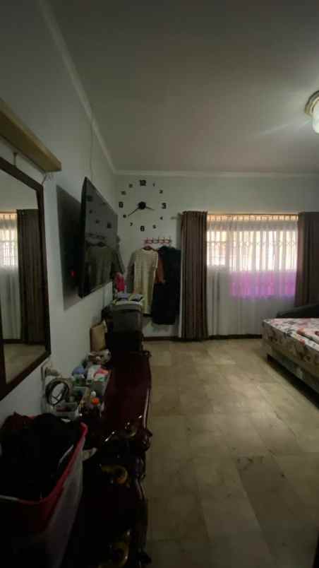 dijual rumah patal senayan