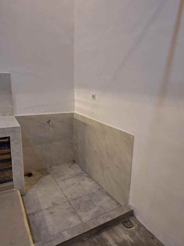 dijual rumah perum irigasi danita