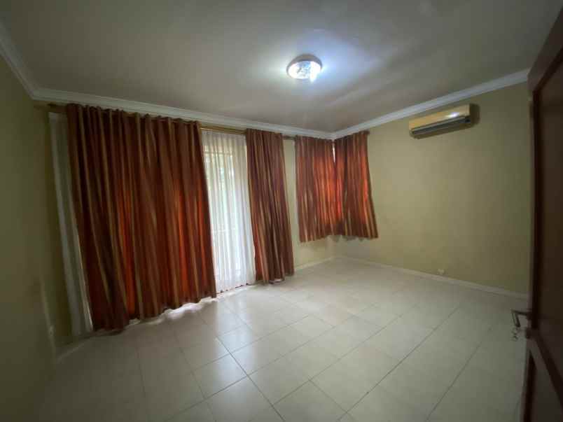 dijual rumah perumahan grand wisata