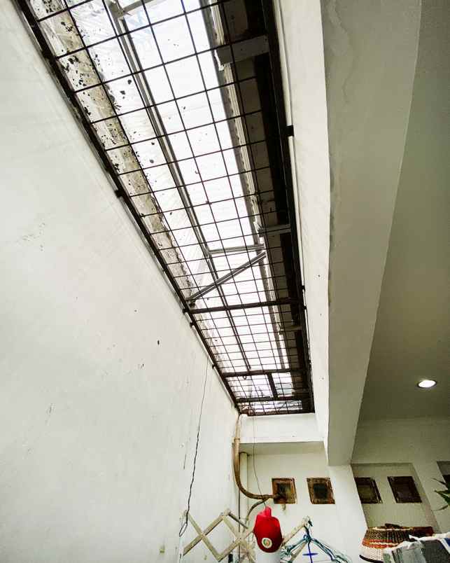 dijual rumah perumahan villa melati mas