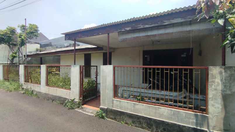 dijual rumah perumnas depok 1