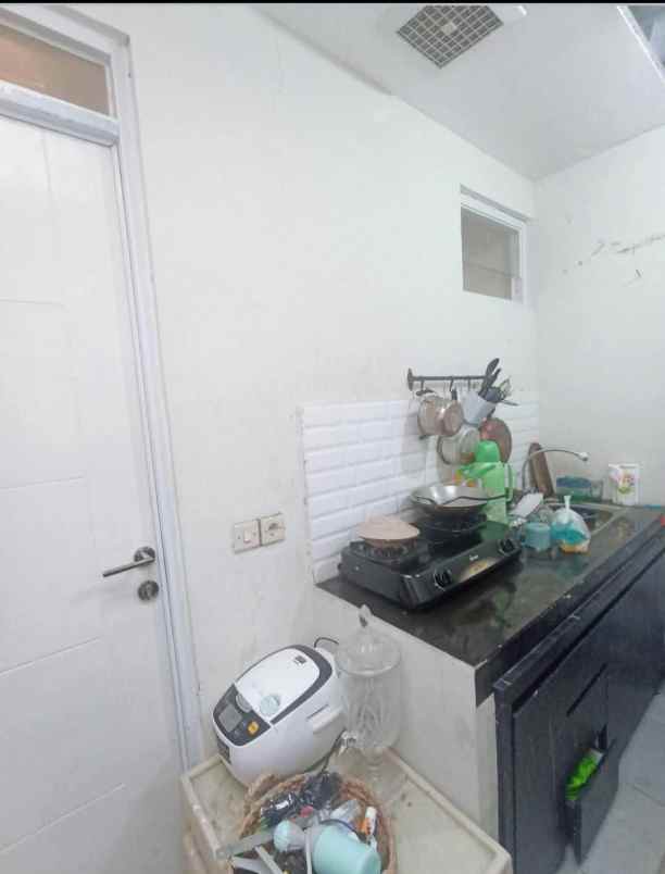 dijual rumah perumnas royal semesta campaka