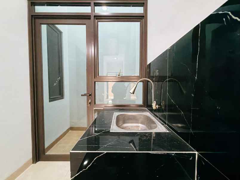dijual rumah pondok ungu permai