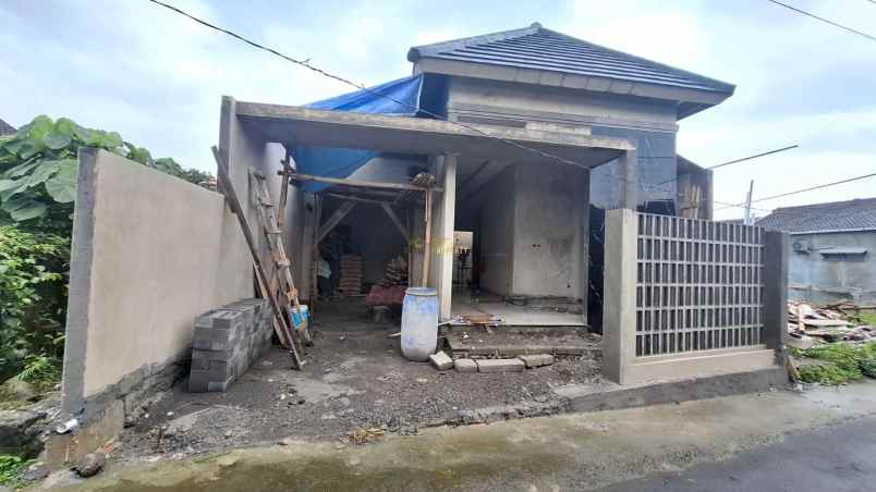 dijual rumah purwomartani kalasan