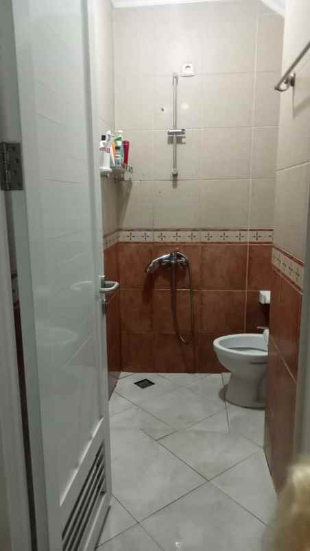 dijual rumah raffles hills housing