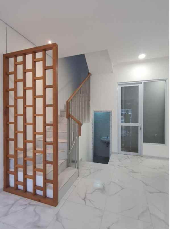 dijual rumah rangkapan jaya pancoran