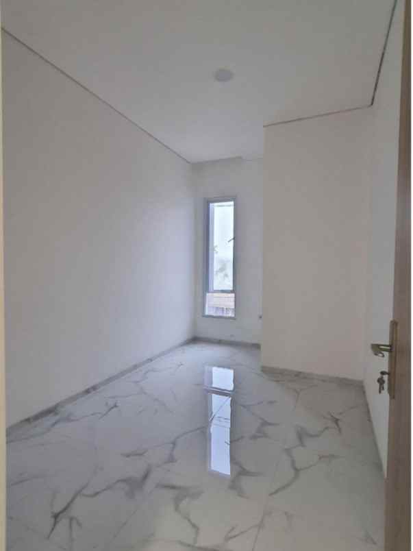 dijual rumah rangkapan jaya pancoran