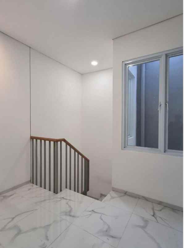 dijual rumah rangkapan jaya pancoran