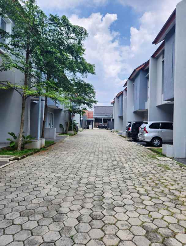 dijual rumah rangkapan jaya pancoran
