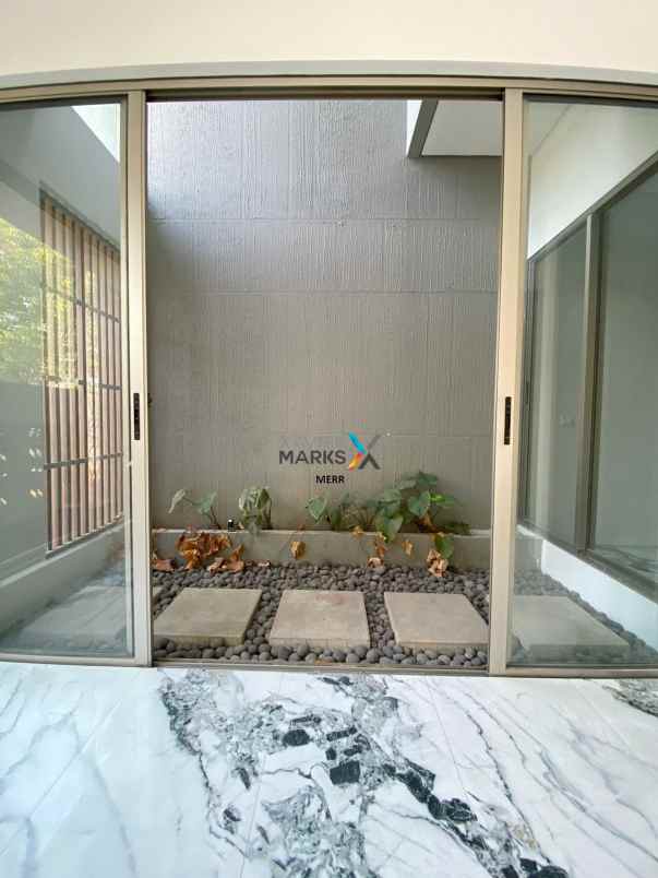 dijual rumah royal residence