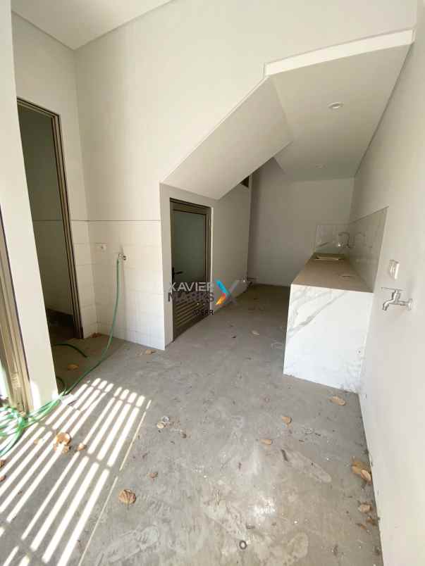 dijual rumah royal residence