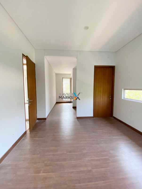 dijual rumah royal residence