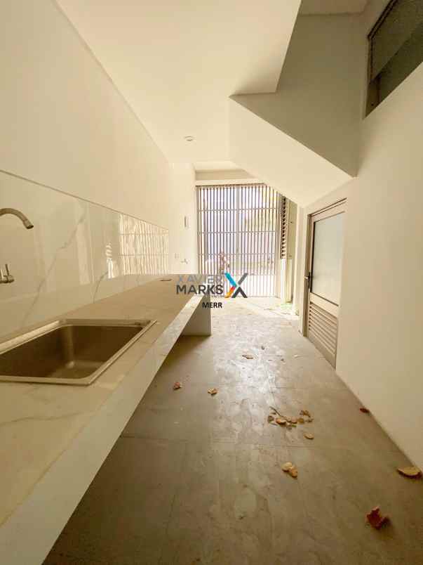 dijual rumah royal residence