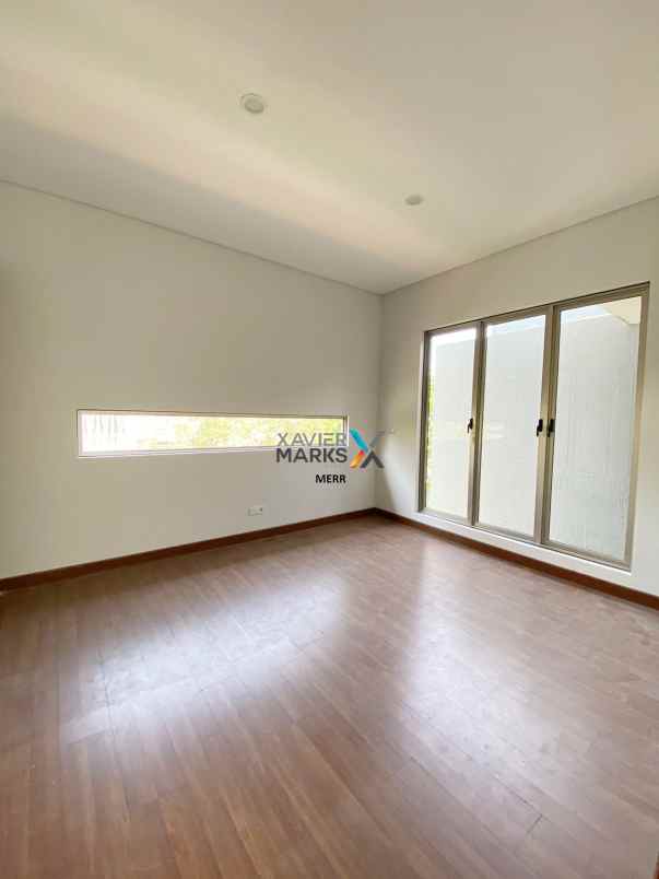 dijual rumah royal residence