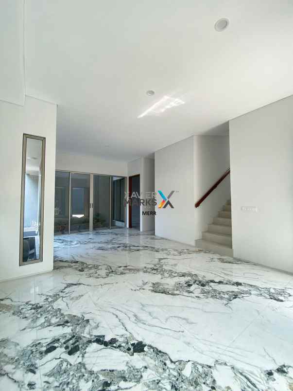 dijual rumah royal residence