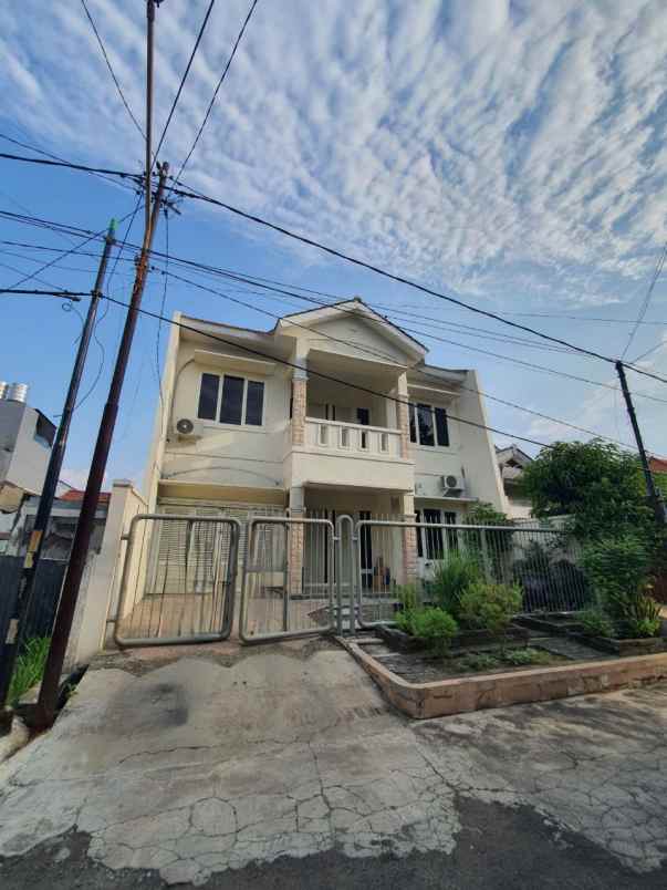 dijual rumah rumah 2 lantai jemursari