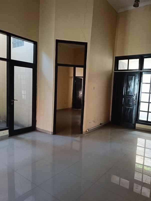 dijual rumah rungkut asri