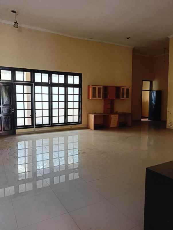 dijual rumah rungkut asri