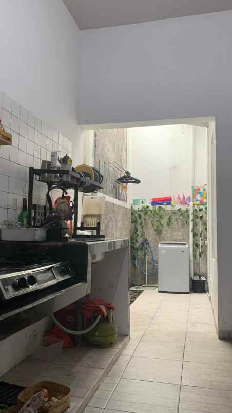 dijual rumah sambiroto