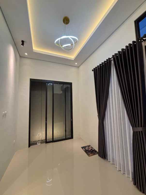 dijual rumah sambisari