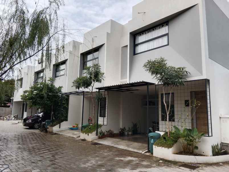 dijual rumah sawangan