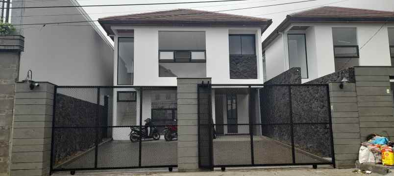 dijual rumah setiabudi regency