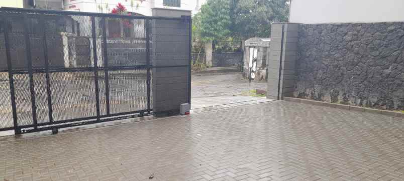 dijual rumah setiabudi regency