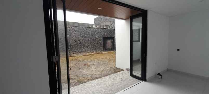 dijual rumah setiabudi regency