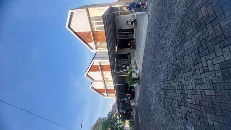 dijual rumah siap huni di lumajang