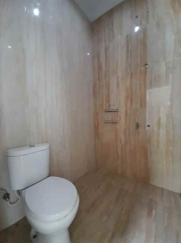 dijual rumah srengseng sawah