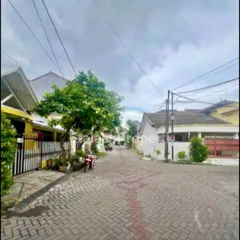dijual rumah sutorejo selatan