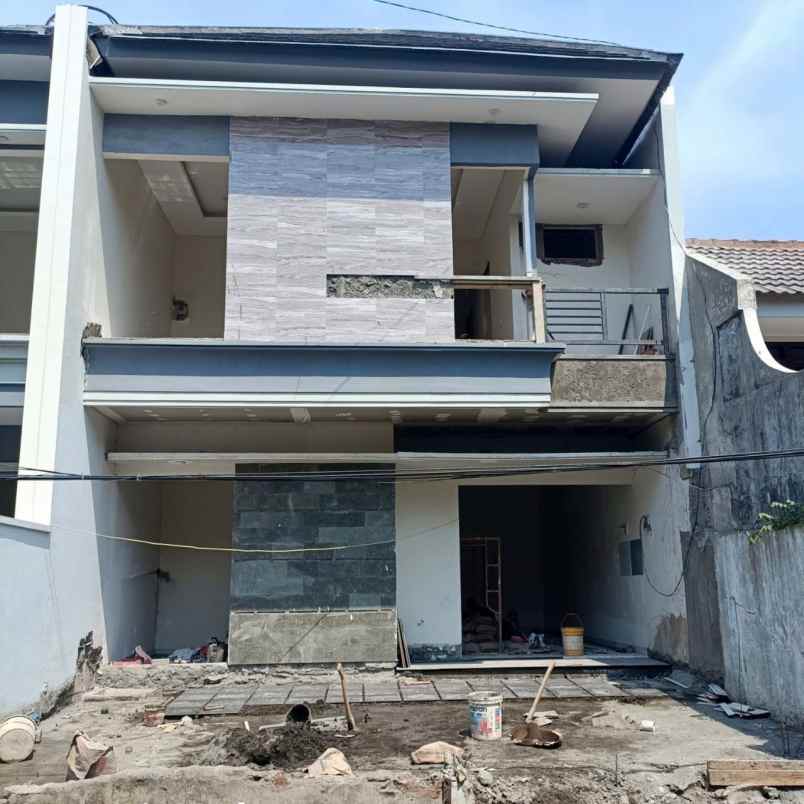 dijual rumah sutorejo selatan