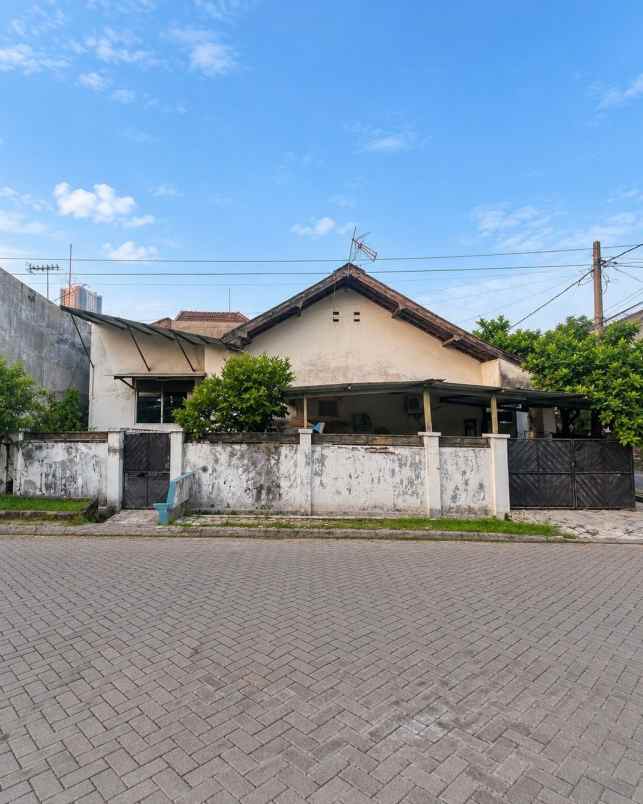 dijual rumah sutorejo selatan
